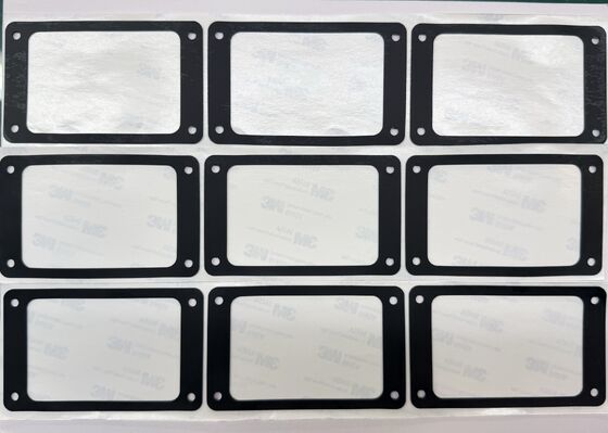 Schwarzes Siliziumgummi-Pad mit Löchern für Automotive- und Energiespeicher