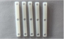Silikonkautschuk-Kissen mit den Schrauben-Löchern geregelt innerhalb der Tastatur