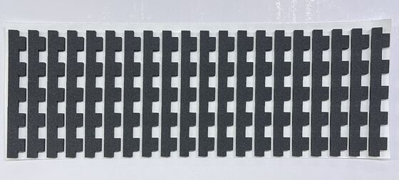Maßgeschneiderte gestanzte schwarze EVA-Schaumdichtung, abgestuftes, selbstklebendes, stoßfestes Polster für die Elektronik